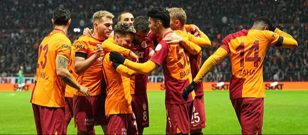 GS Ajax maçı hangi kanalda? Galatasaray Ajax maçı ilk 11'ler açıklandı! GS Ajax maçı hangi kanalda? Galatasaray Ajax muhtemel ilk 11'ler açıklandı! - 2. Resim