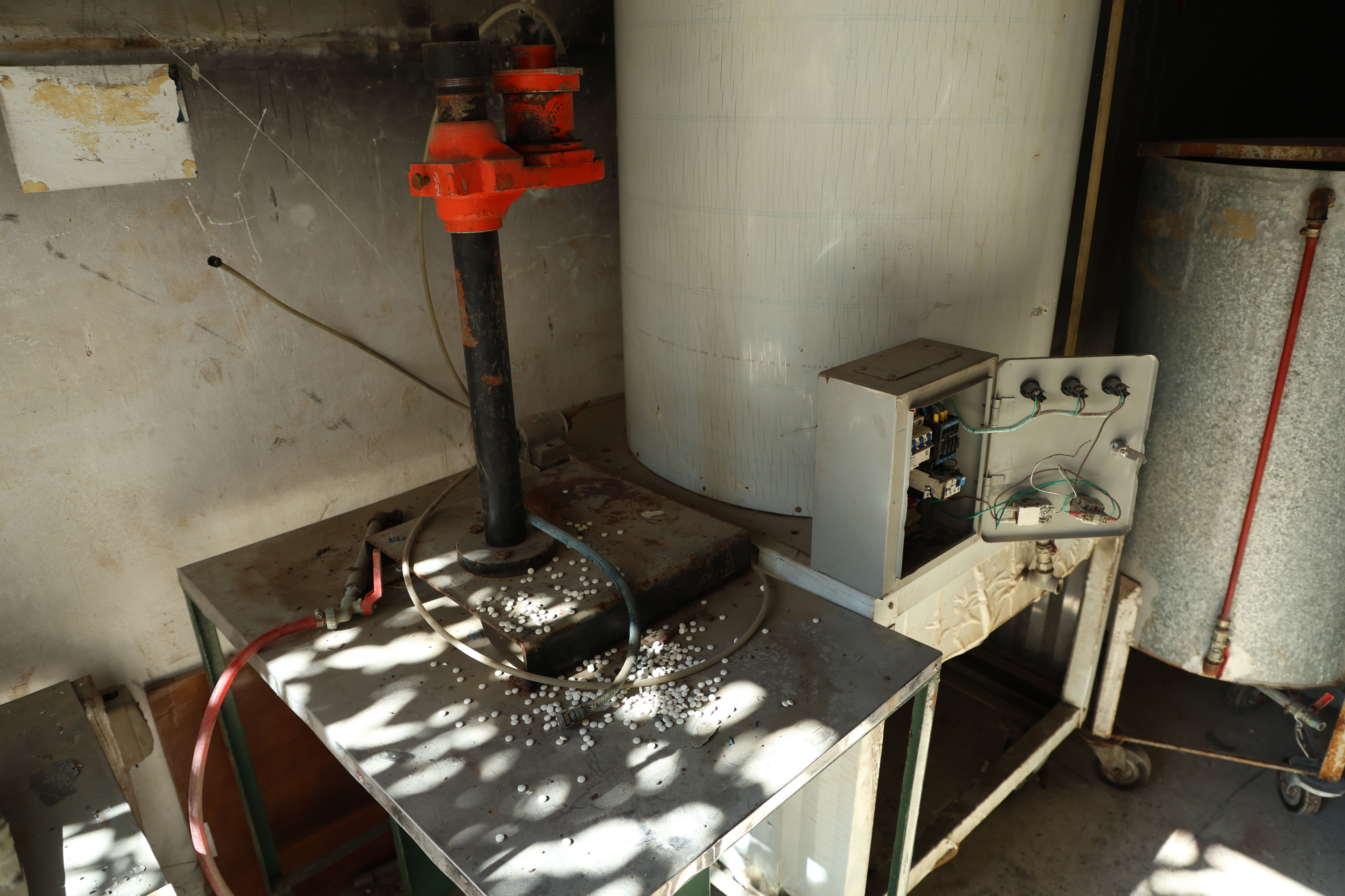 İnsanları uyuşturup milyarlarca dolar kazanmış! Suriye'de devrik Esad'ın skandal zehir deposu İnsanları uyuşturup milyarlarca dolar kazanmış! Suriye'de devrik Esad'ın skandal zehir deposu - 1. Resim