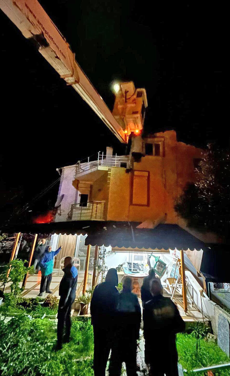 İzmir'de panik anları! Eve yıldırım düştü - 2. Resim