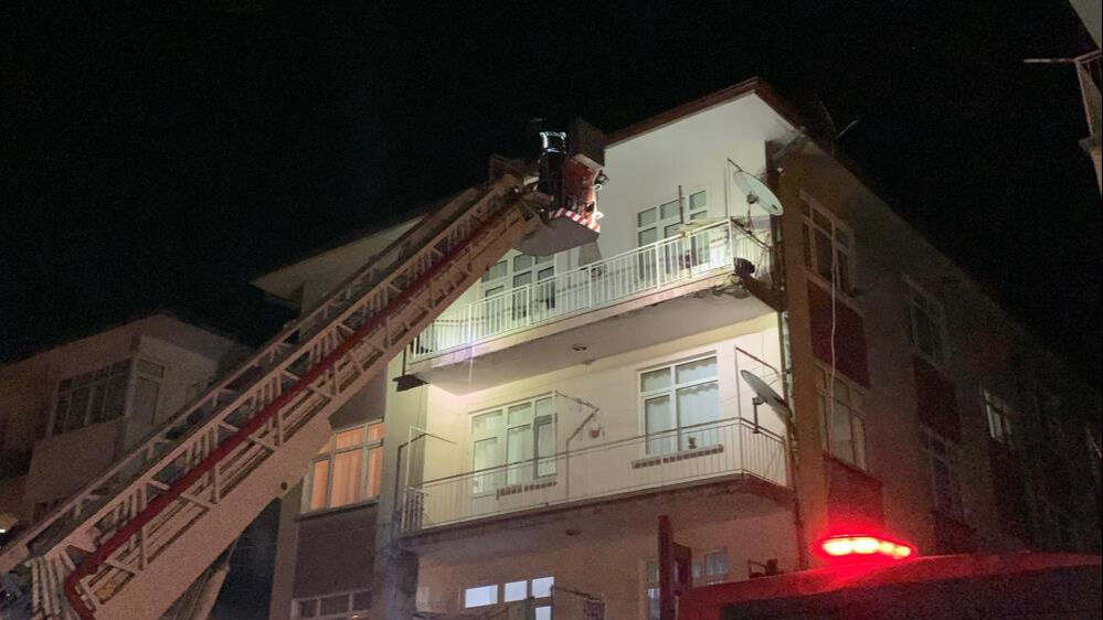 Kahramanmaraş'ta esrarengiz olay! İnsanlar balkona çıkıp yardım istedi - 3. Resim