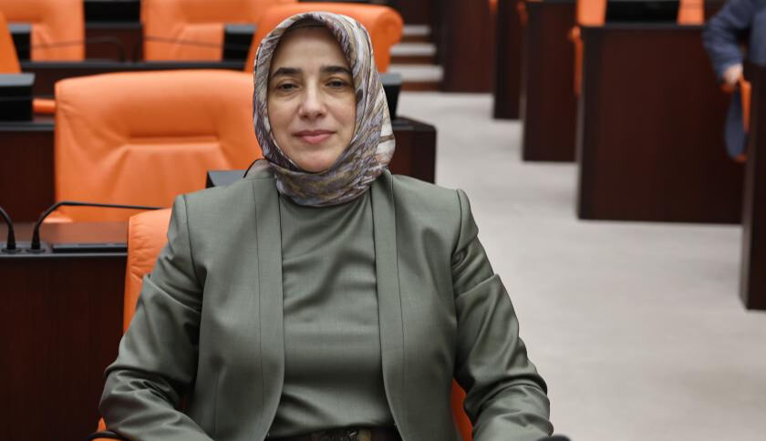 Özlem Zengin kimdir? Özlem Zengin yeğeni Arif Dağhan'ı hakim savcı kura töreninde Cumhurbaşkanı Erdoğan ile tanıştırdı! - 1. Resim