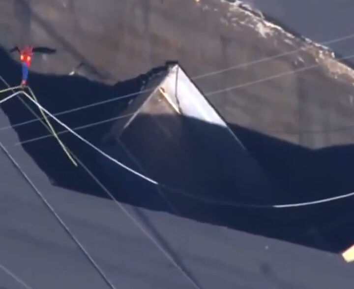 Yol çöktü, sürücü 2 gündür kurtarılamıyor! Yetkililerden "Sifona basmayın, duş almayın" talimatı Yol çöktü, sürücü 2 gündür kurtarılamıyor! Yetkililerden "Sifona basmayın, duş almayın" talimatı - 2. Resim