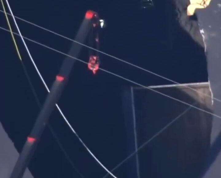 Yol çöktü, sürücü 2 gündür kurtarılamıyor! Yetkililerden "Sifona basmayın, duş almayın" talimatı Yol çöktü, sürücü 2 gündür kurtarılamıyor! Yetkililerden "Sifona basmayın, duş almayın" talimatı - 1. Resim