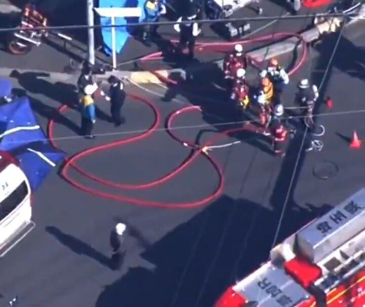 Yol çöktü, sürücü 2 gündür kurtarılamıyor! Yetkililerden "Sifona basmayın, duş almayın" talimatı Yol çöktü, sürücü 2 gündür kurtarılamıyor! Yetkililerden "Sifona basmayın, duş almayın" talimatı - 3. Resim