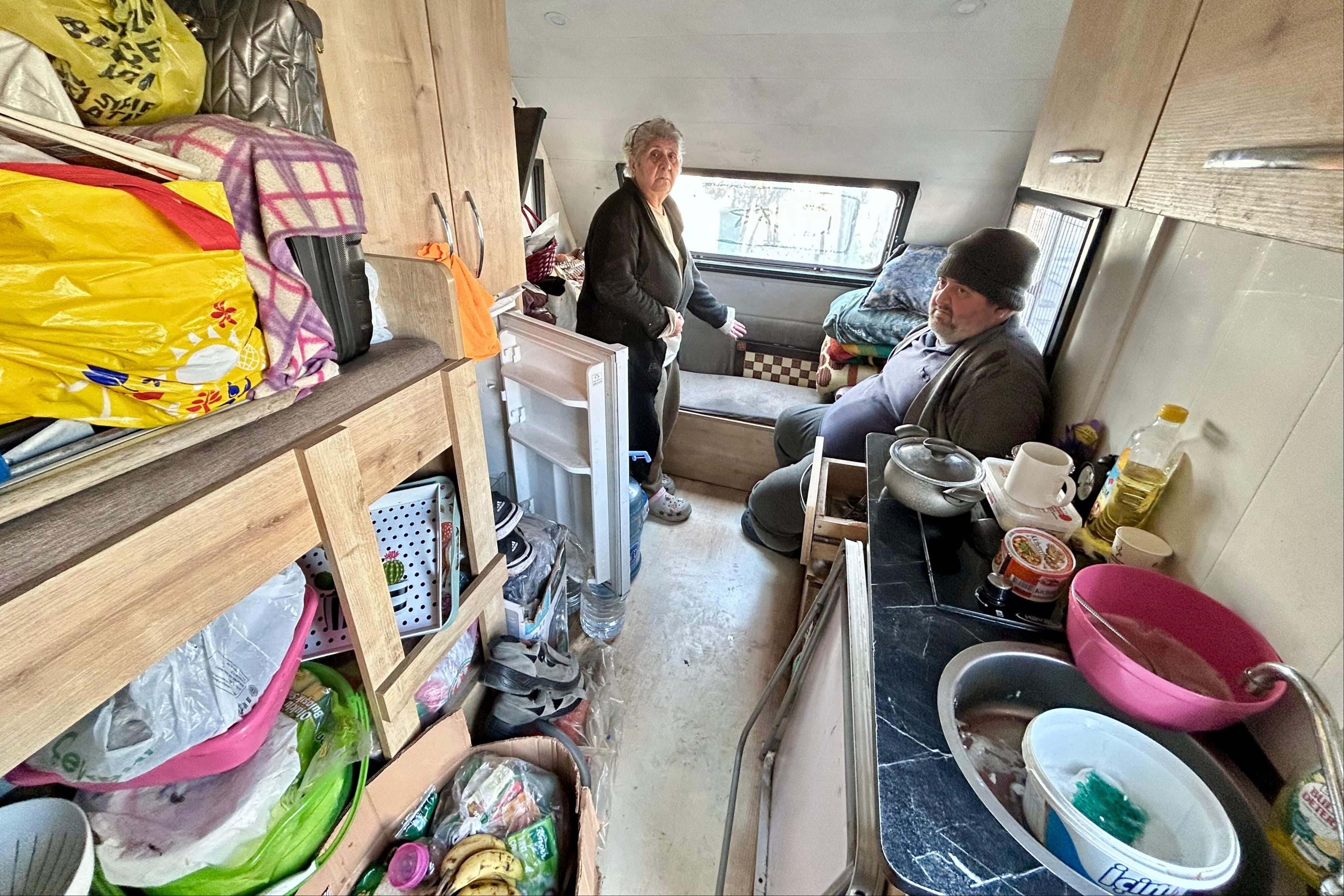 Zihinsel engelli oğluyla sokaklarda kaldı! Tek isteği küçük bir ev - 3. Resim