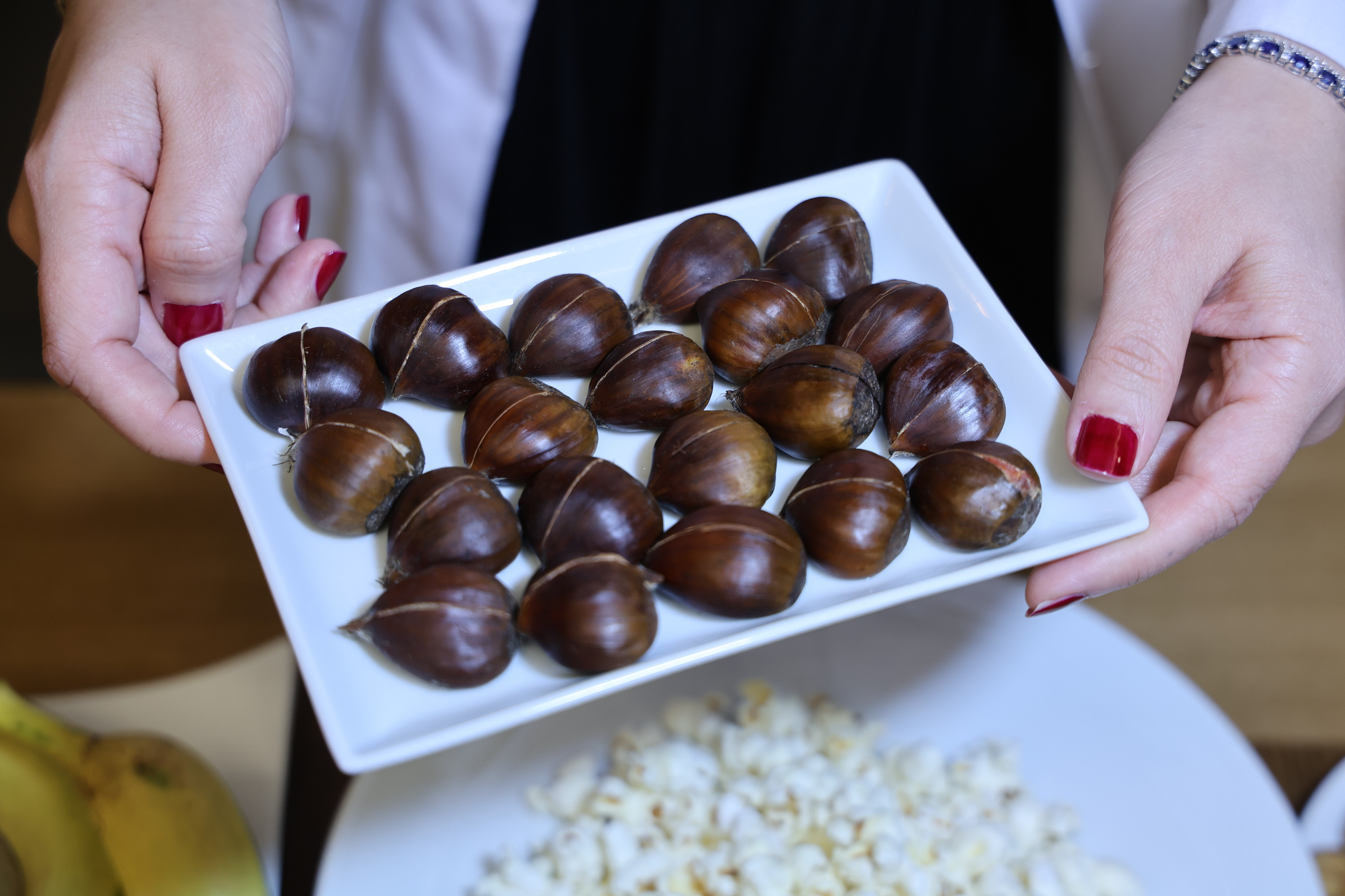 Bu meyveye dikkat! Hem cebi yakıyor hem mideyi...Yerken anlamıyorsunuz ama 4 taneden fazlası kilo aldırıyor! - 2. Resim