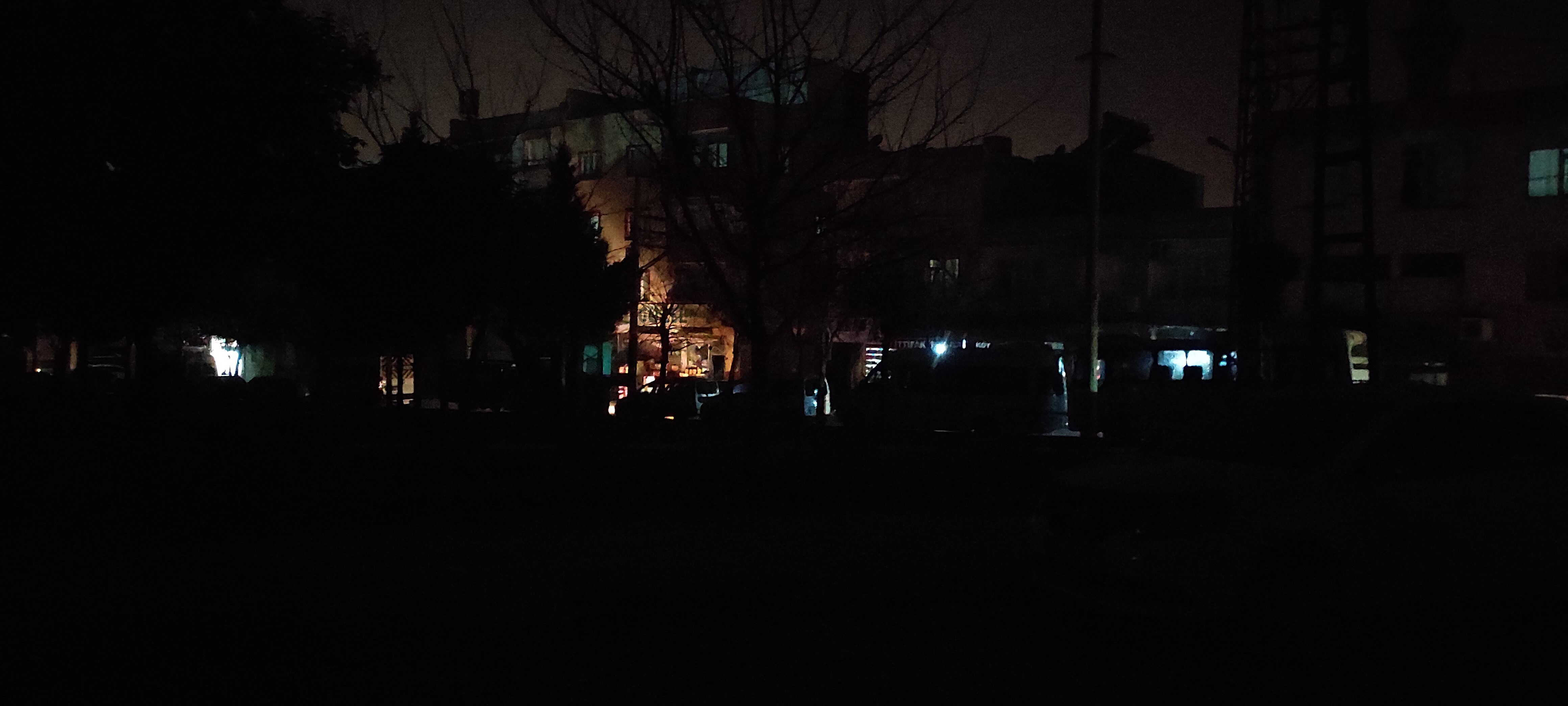 DEDAŞ yine karanlıkta bıraktı! Vatandaş isyan etti DEDAŞ yine karanlıkta bıraktı! Vatandaş isyan etti - 2. Resim