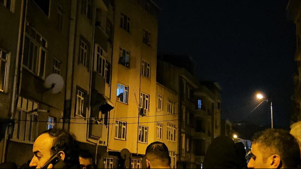 Eyüpsultan'da 17 yaşındaki çocuk katliam yaptı! Komşuların hepsi aynı şeyi söyledi Eyüpsultan'da 17 yaşındaki çocuk katliam yaptı! Komşuların hepsi aynı şeyi söyledi - 2. Resim