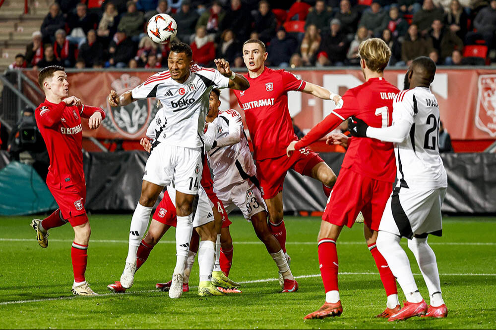 Galatasaray ve Fenerbahçe play-Off’lara kaldı! Elde var iki tur bir kahır! - 9. Resim