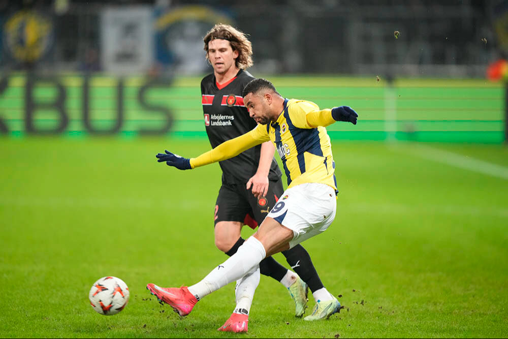 Galatasaray ve Fenerbahçe play-Off’lara kaldı! Elde var iki tur bir kahır! - 1. Resim