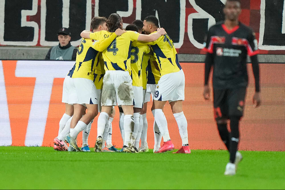 Galatasaray ve Fenerbahçe play-Off’lara kaldı! Elde var iki tur bir kahır! - 2. Resim