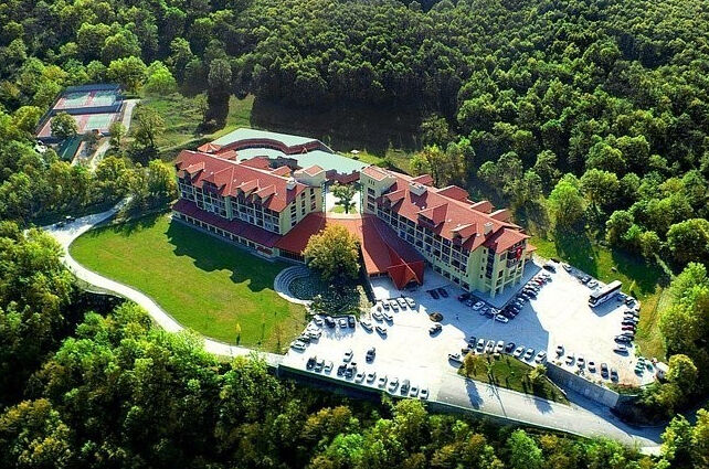 Halit Ergün'ün inşaatı süren 3. oteline pankart astılar: Cani - 1. Resim