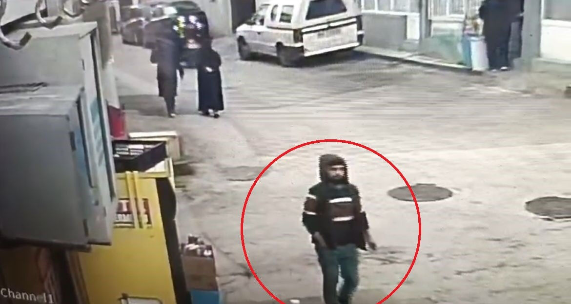 Saklambaç oynayan kapkaççı 24 saat içinde sobelendi...O anlar kamerada - 1. Resim