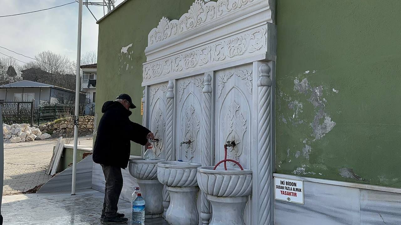 Yalova'da içme suyu yasaklandı! Köye akın eden Yalovalılara 2 bidon sınırı - 3. Resim