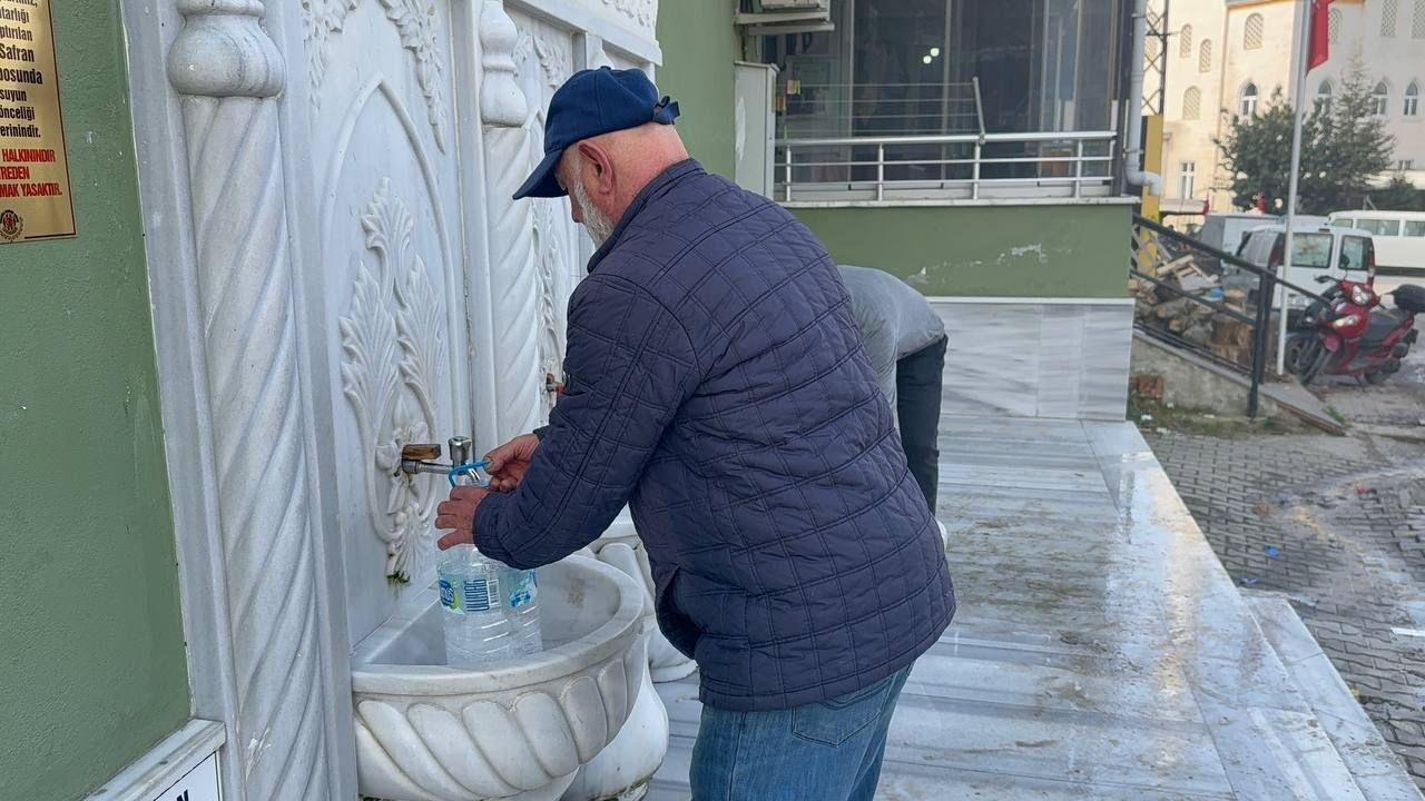 Yalova'da içme suyu yasaklandı! Köye akın eden Yalovalılara 2 bidon sınırı - 2. Resim