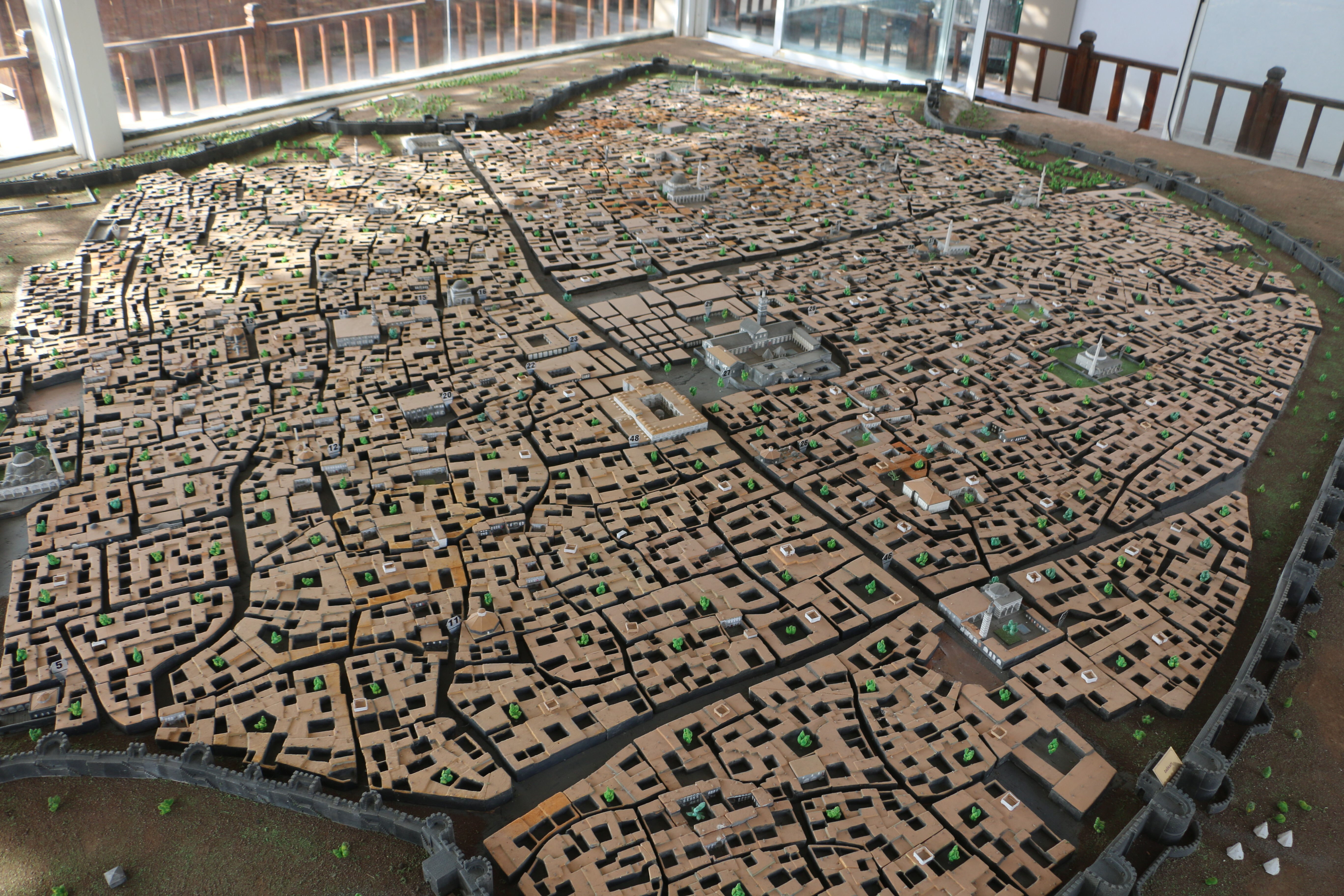 '21 yıl, 21 günde yapılan Sur maketi'ne yoğun ilgi! Ayda 60 bin kişi ziyaret etti '21 yıl, 21 günde yapılan Sur maketi'ne yoğun ilgi! Ayda 60 bin kişi ziyaret etti - 1. Resim