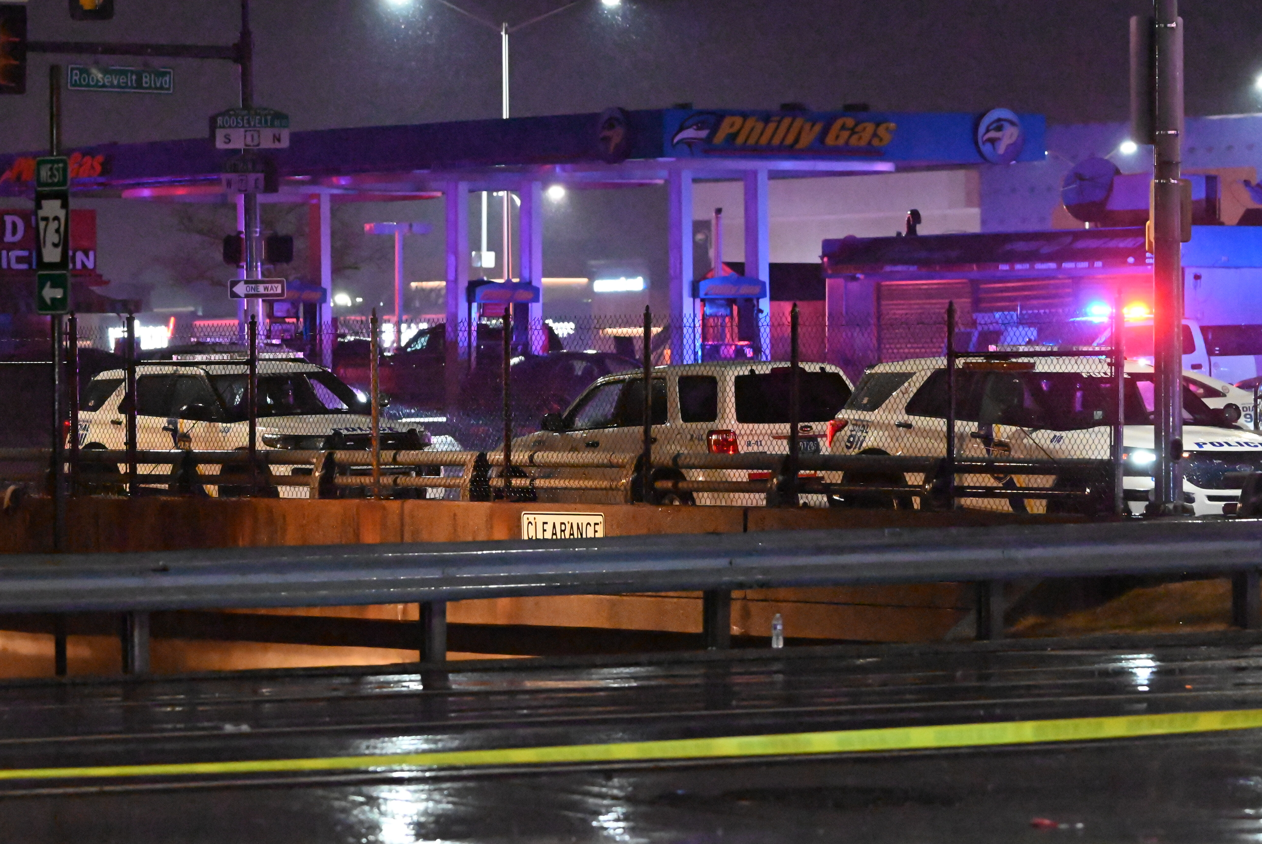 ABD'de bir uçak evlerin üzerine düştü! Patlama ve yangın meydana geldi - 1. Resim