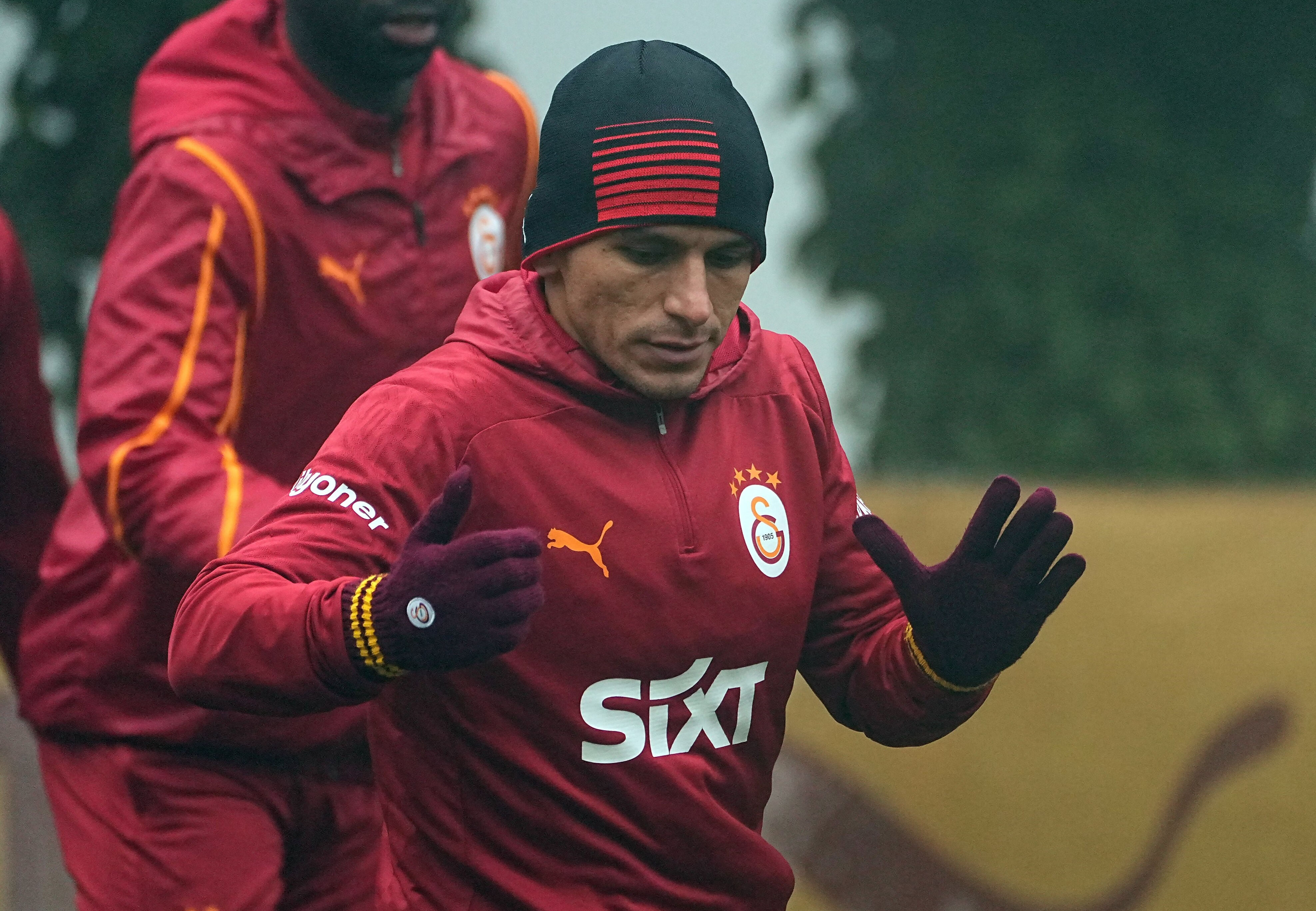 Ajax maçında sakatlanmıştı... İdmanda yer almadı! Galatasaray'da hazırlıklar sürüyor Ajax maçında sakatlanmıştı... İdmanda yer almadı! Galatasaray'da hazırlıklar sürüyor - 2. Resim