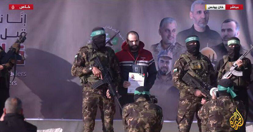 Esir takasında dördüncü tur! 3 İsrailli için 183 Filistinli mahkum serbest bırakıldı Esir takasında dördüncü tur başladı: 3 İsrailli için 183 Filistinli mahkum serbest bırakılacak - 1. Resim