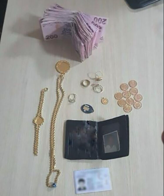 Eyüpsultan'da ailesini katleden 17 yaşındaki genç tutuklandı - 1. Resim