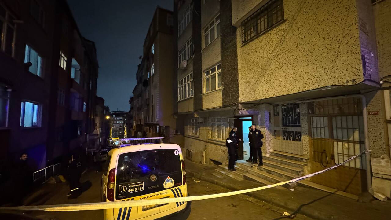 İstanbul'da 6 katlı binada yıkılma tehlikesi! Vatandaşlar tahliye edildi İstanbul'da 6 katlı binada yıkılma tehlikesi! Vatandaşlar tahliye edildi - 1. Resim