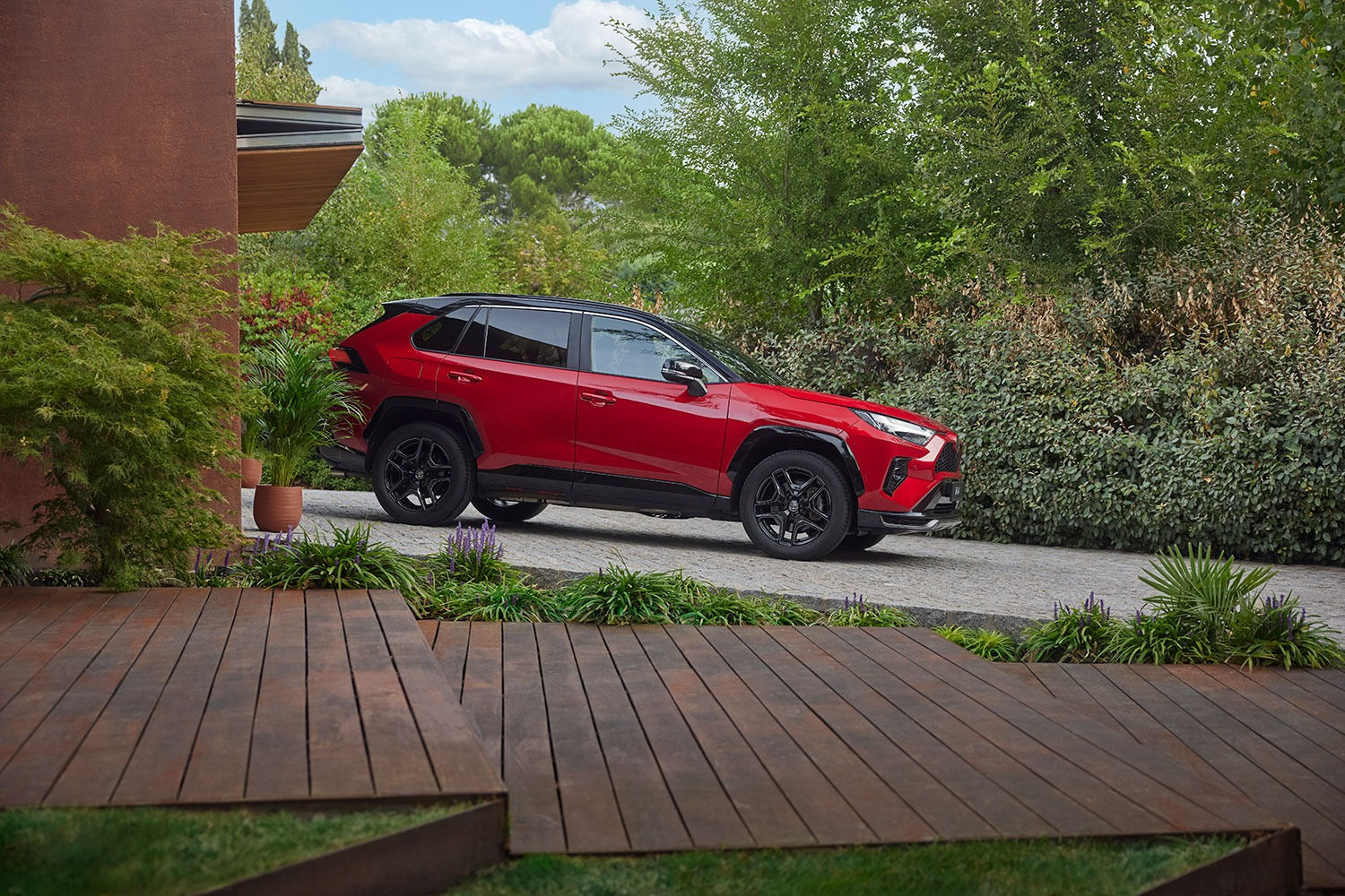 Toyota’dan iddialı SUV atağı: RAV4 GR SPORT - 1. Resim