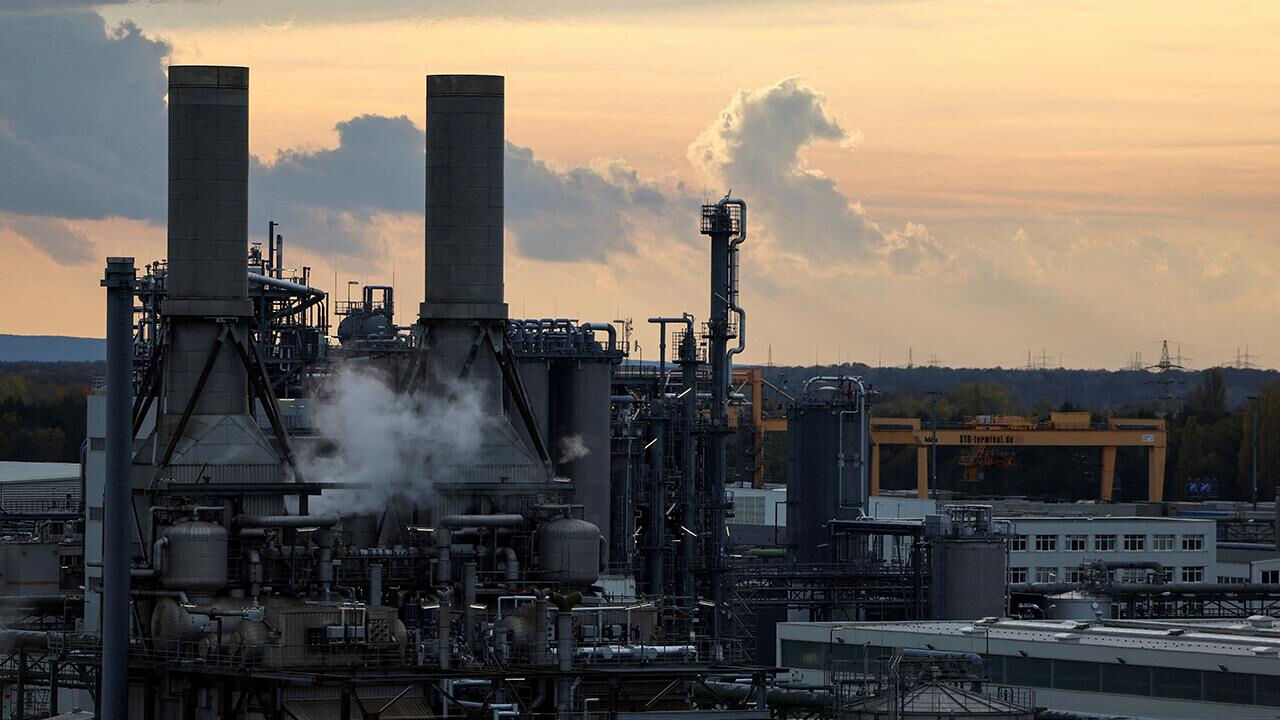 Ukrayna'nın hedefi Rus altyapısı! Petrokimya fabrikasına İHA'lı saldırıda ağır hasar - 1. Resim