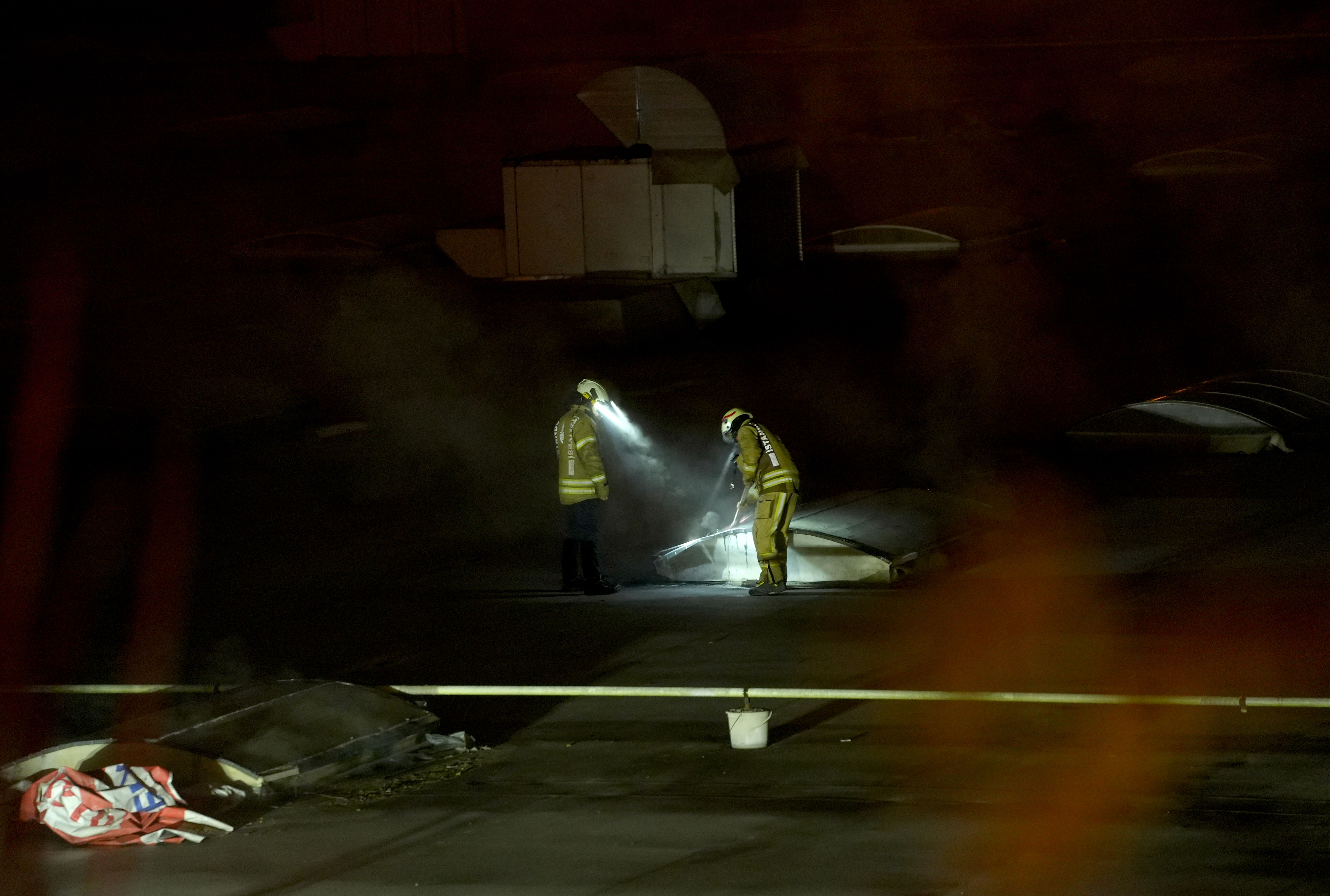 Esenyurt'ta zincir market deposunda yangın! Ekipler olay yerinde Esenyurt'ta zincir market deposunda yangın! Ekipler olay yerinde - 1. Resim