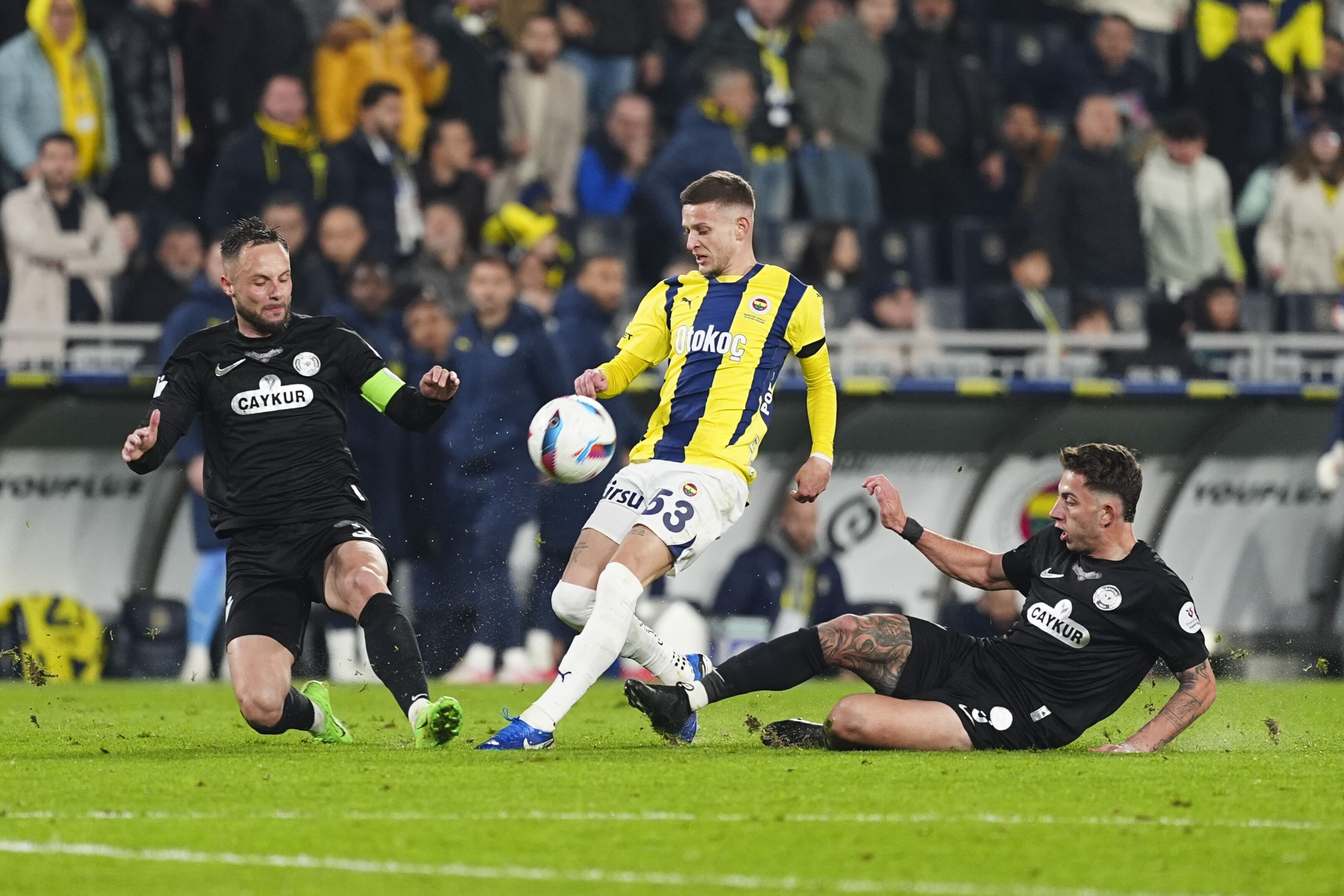 Fenerbahçe 3 puanı 3 golle aldı! Nefes kesen maç - 1. Resim