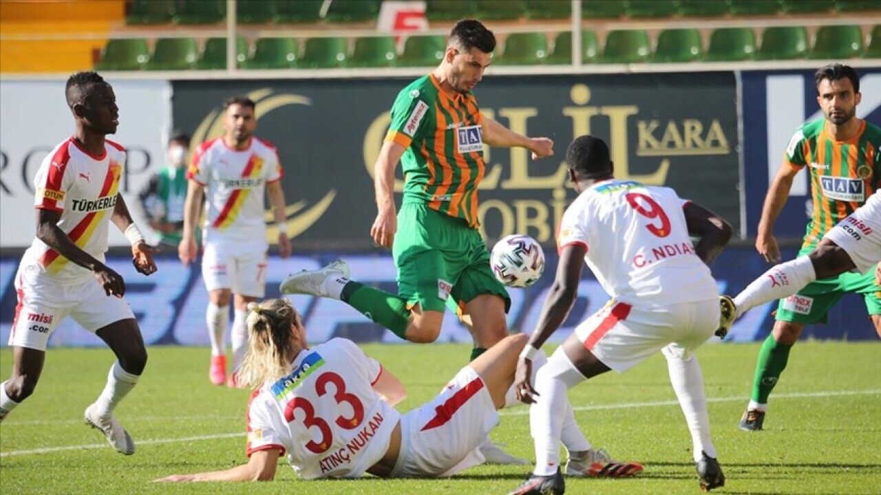 Göztepe Alanyaspor maçı hangi kanalda, saat kaçta? Maçı hakem Arda Kardeşler yönetecek Göztepe Alanyaspor maçı hangi kanalda, saat kaçta? Maçı hakem Arda Kardeşler yönetecek - 4. Resim