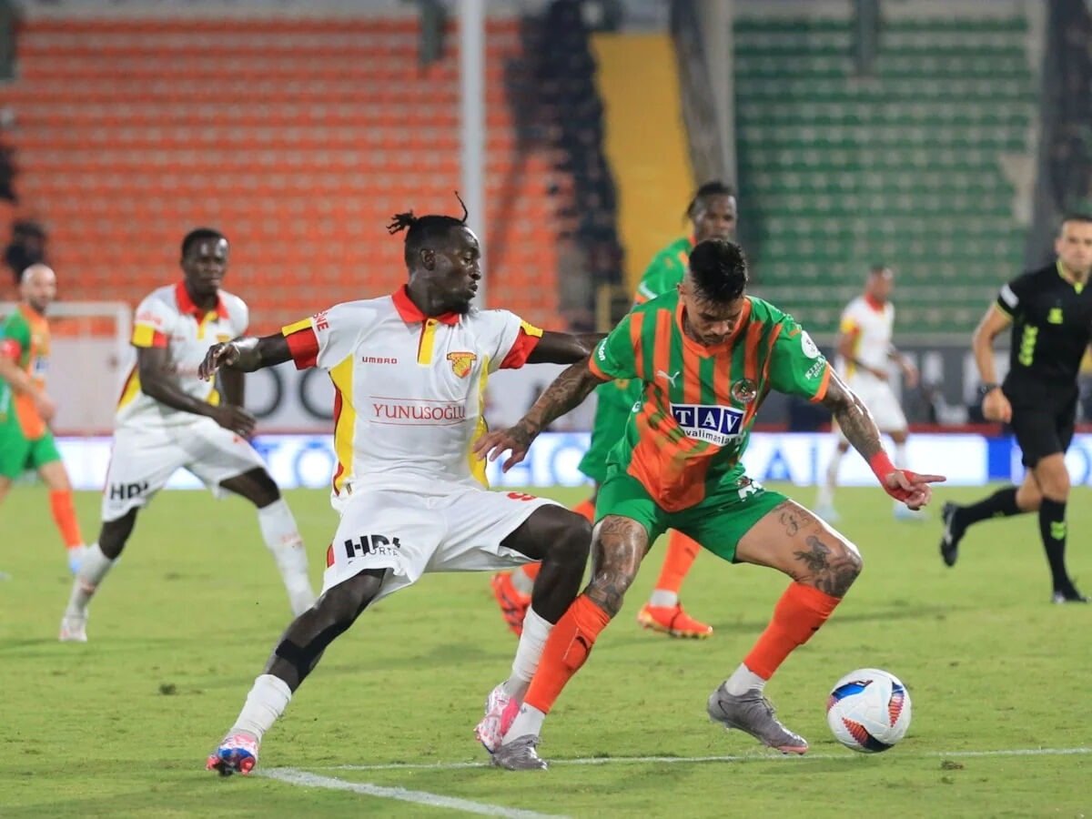 Göztepe Alanyaspor maçı hangi kanalda, saat kaçta? Maçı hakem Arda Kardeşler yönetecek Göztepe Alanyaspor maçı hangi kanalda, saat kaçta? Maçı hakem Arda Kardeşler yönetecek - 1. Resim