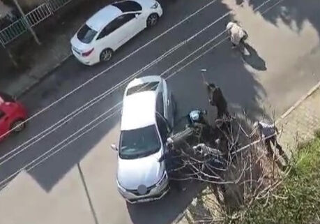 Kendisine dehşeti yaşatan eski eşini mahallelinin elinden aldı! Sözleri pes dedirtti Kendisine dehşeti yaşatan eski eşini mahallelinin elinden aldı! Sözleri pes dedirtti - 1. Resim