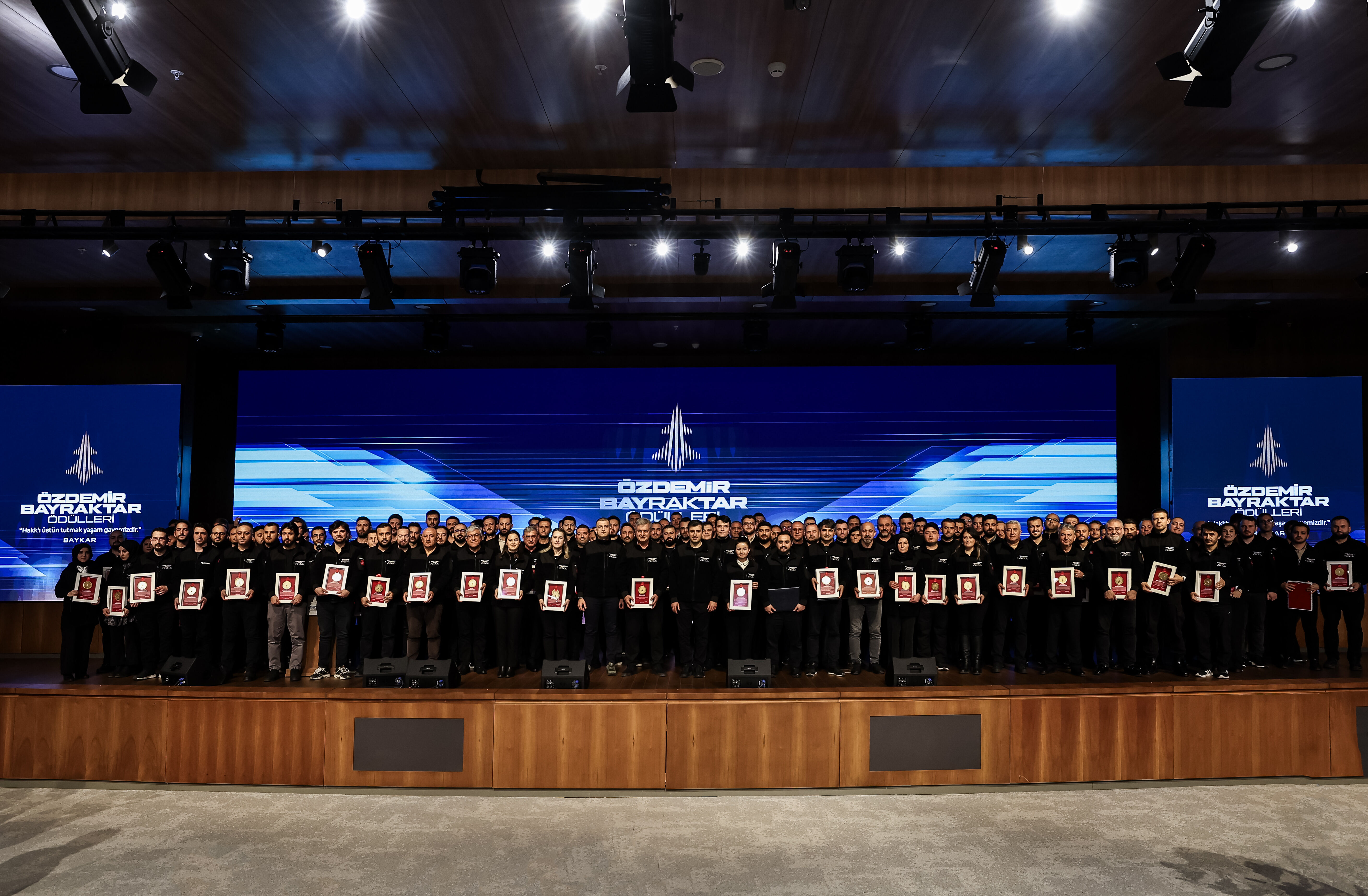 Özdemir Bayraktar Ödülleri sahiplerini buldu! Selçuk Bayraktar'dan  Özdemir Bayraktar Ödülleri sahiplerini buldu! Selçuk Bayraktar'dan