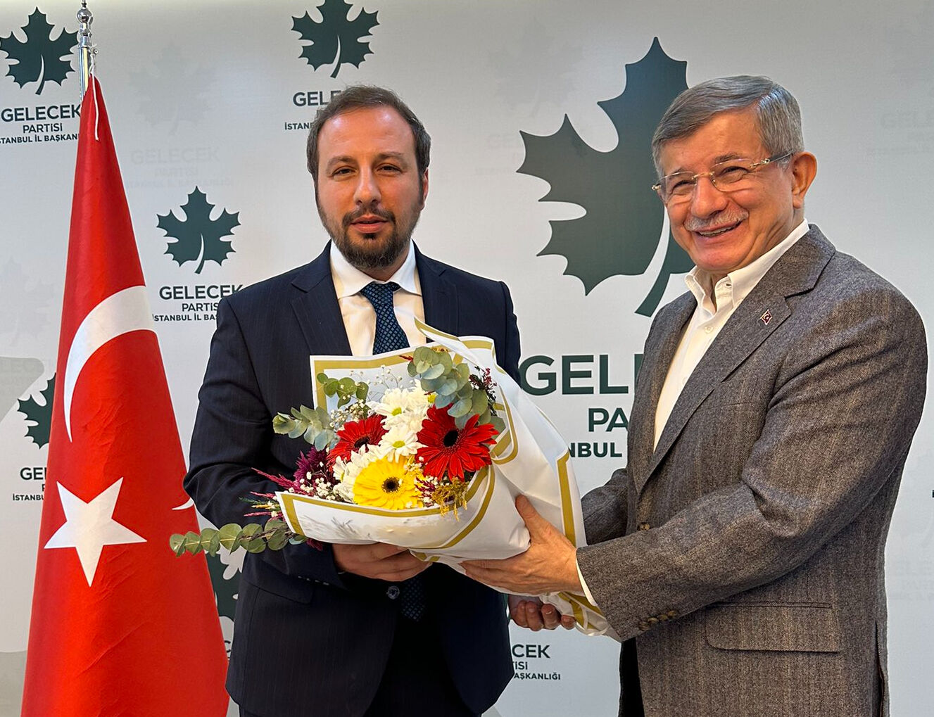 Ahmet Davutoğlu affetmedi! Ekrem İmamoğlu'na desteğe giden başkanın bileti kesildi Ahmet Davutoğlu affetmedi! Ekrem İmamoğlu'na desteğe giden başkanın bileti kesildi - 1. Resim