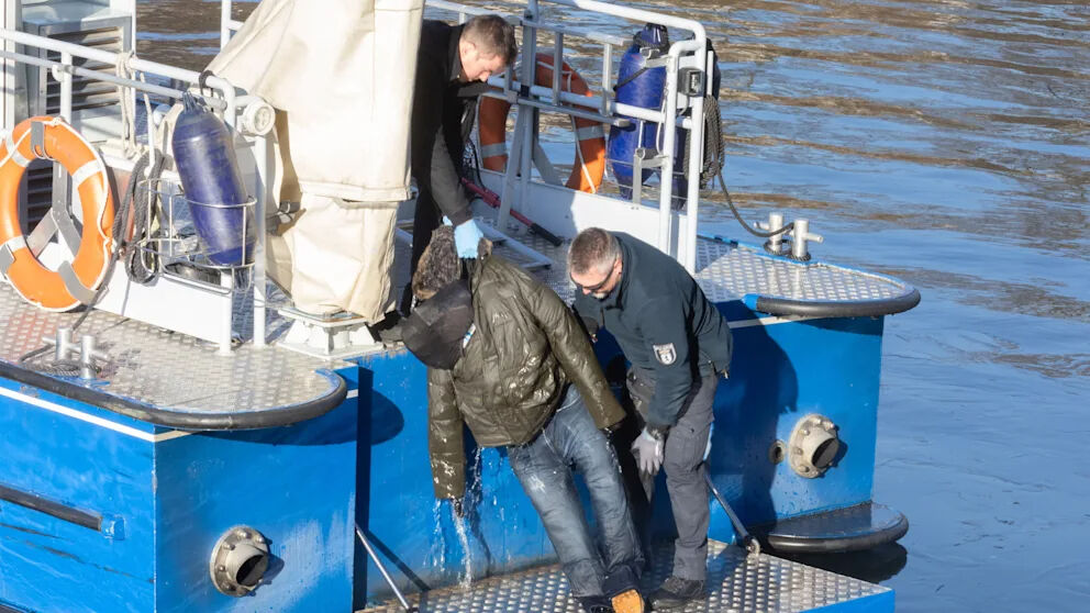 Berlin&rsquo;de t&uuml;yler &uuml;rperten manzara! Polis seferber oldu, sonu&ccedil; şaşırttı! - 2. Resim