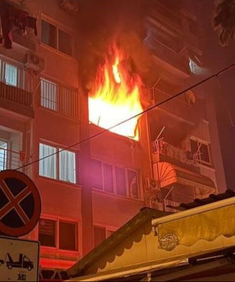 Mersin'de 6 katlı binada yangın paniği! 1 kişi hayatını kaybetti Mersin'de 6 katlı binada yangın paniği! 1 kişi hayatını kaybetti - 1. Resim