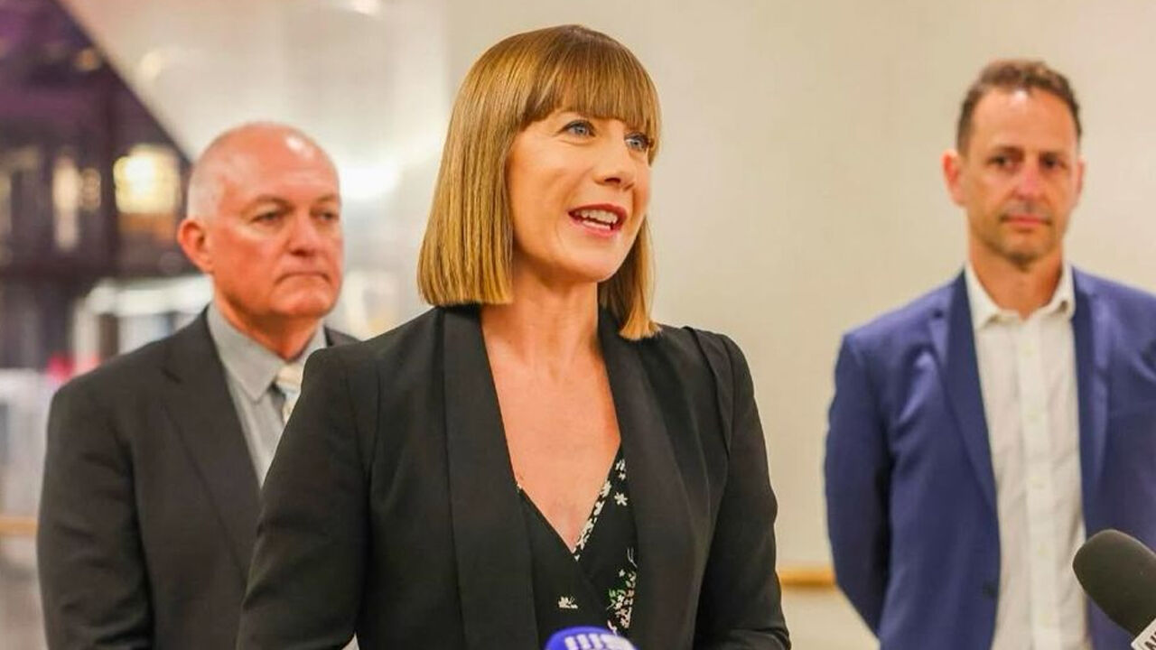 Öğle yemeğine makam aracıyla giden bakanın başı belada! İstifası istendi Öğle yemeğine makam aracıyla giden bakanın başı belada! İstifası istendi - 2. Resim