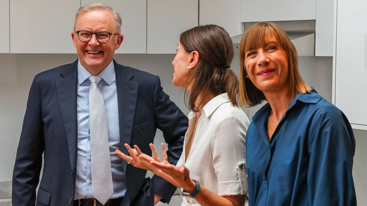 Öğle yemeğine makam aracıyla giden bakanın başı belada! İstifası istendi Öğle yemeğine makam aracıyla giden bakanın başı belada! İstifası istendi - 1. Resim