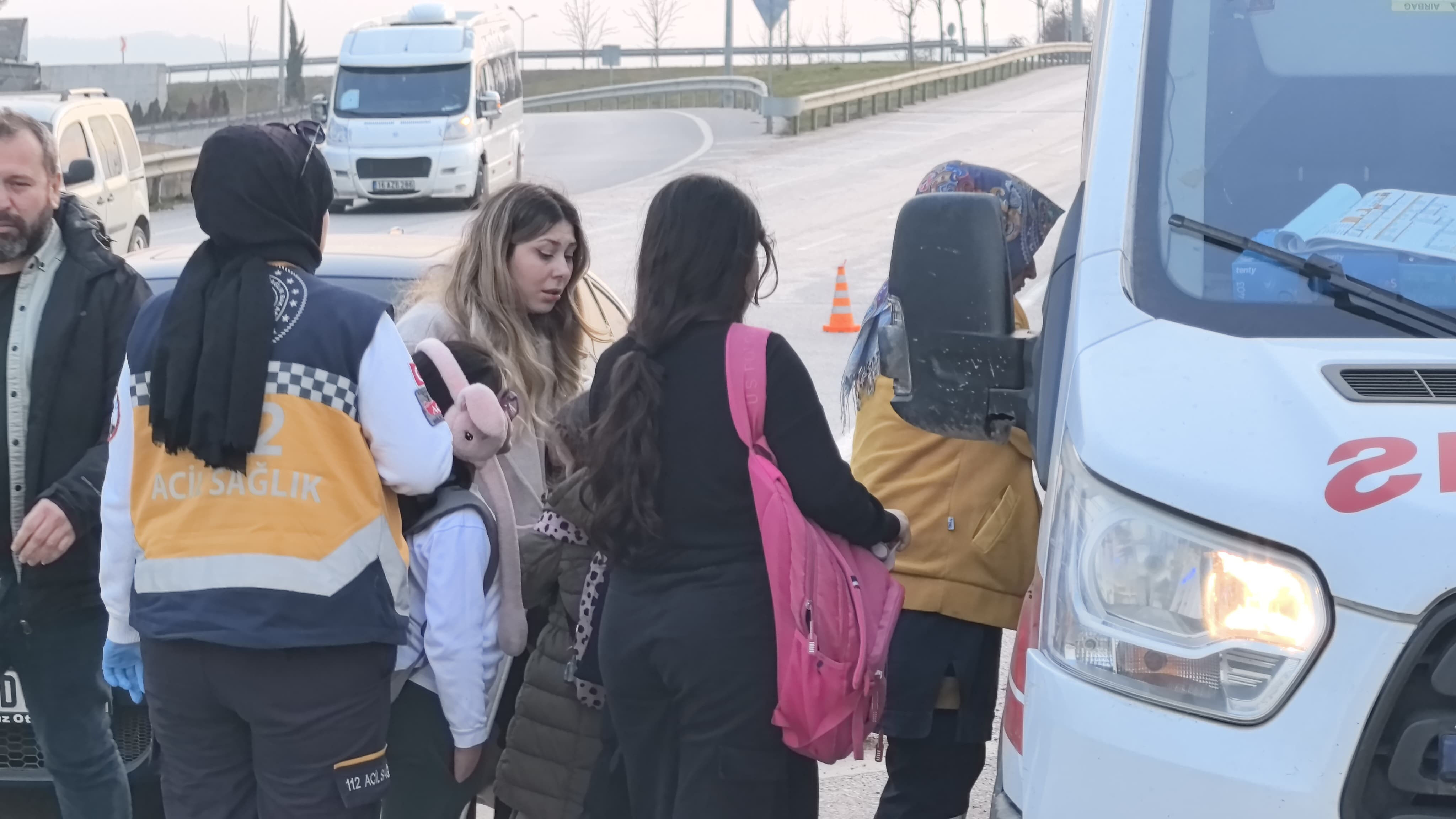 Okul servisi 'U' dönüşü yapan araca çarptı! Çoğu öğrenci, 10 yaralı var - 3. Resim