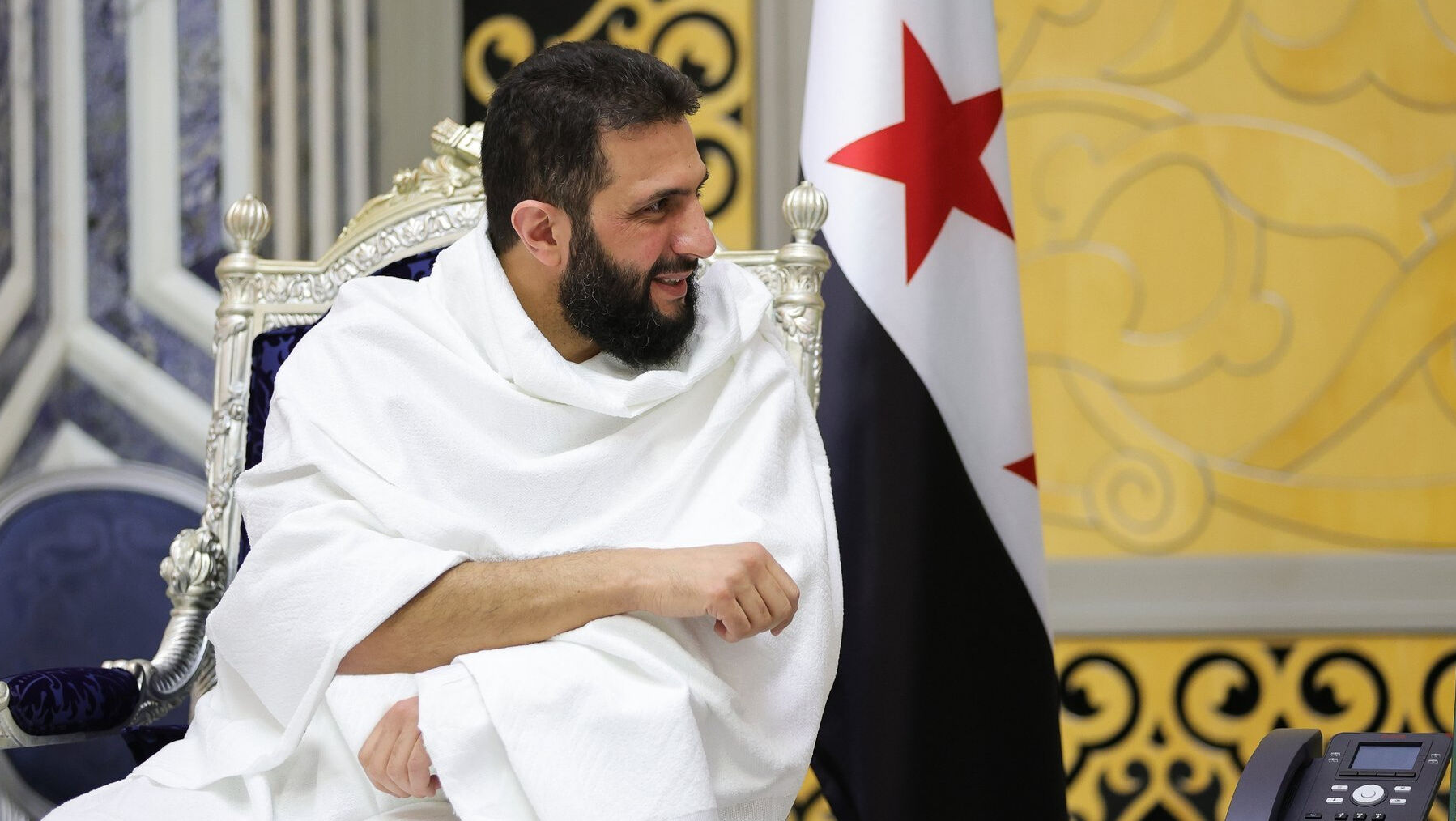 Suriye lideri Ahmed Şara Kabe'de! Eşiyle birlikte umre ibadetini yaptı - 3. Resim