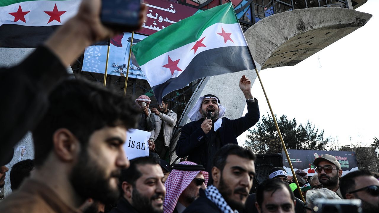 Suriye&#039;de protestolar yükseliyor! &#039;Terörü def edin&#039; çağrısı