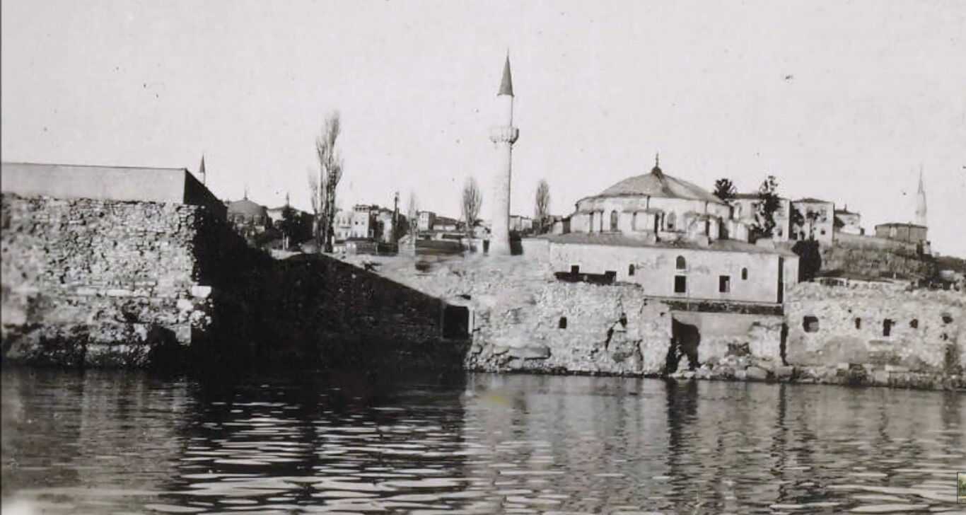 Tarihin gölgelerinde kayıp kapı: Küçük Ayasofya poternesi - 1. Resim