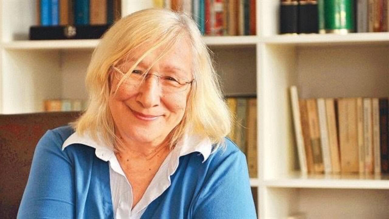 Yazar, akademisyen ve sosyolog Alev Alatlı kısaca kimdir? Yazar, akademisyen ve sosyolog Alev Alatlı kısaca kimdir? - 3. Resim