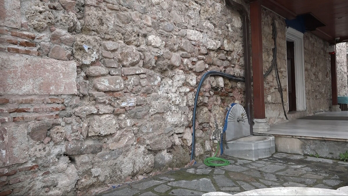 700 yıllık medrese binasına tuvalet inşa edildi: Rutubetlenme başladı, yıkılırsa şaşırmayın! - 3. Resim