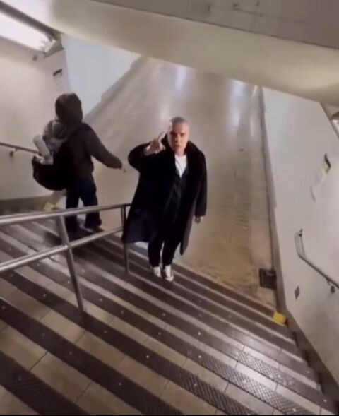 Berdan Mardini'nin ABD'nin ünlü meydanında çektiği video olay oldu!  Berdan Mardini'nin ABD'nin ünlü meydanında çektiği video olay oldu!