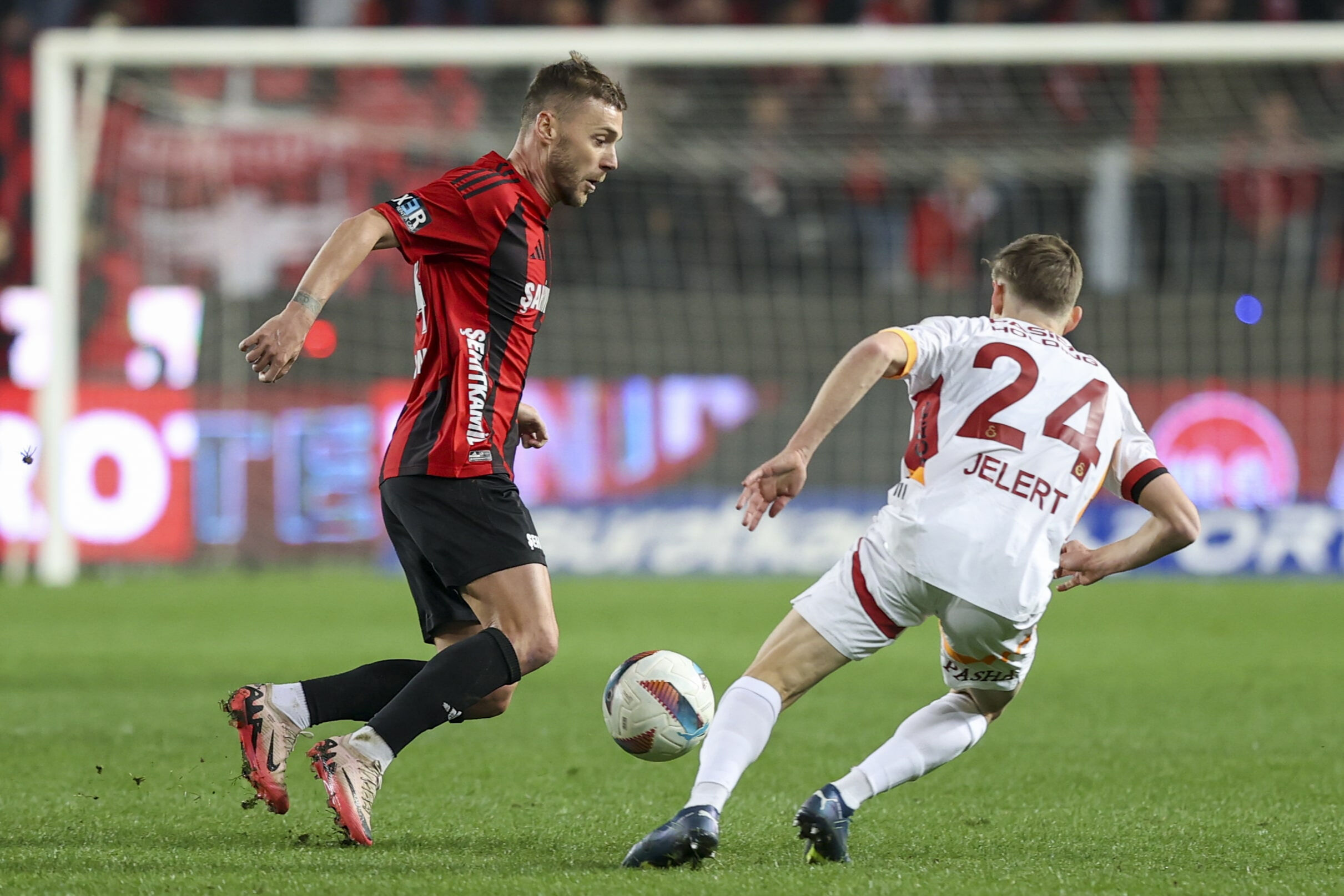 Bu oyunla sınıfı çok zor geçer! Spor yazarları Gaziantep FK-Galatasaray maçını değerlendirdi Okan Buruk galibiyete rağmen eleştirildi! - 7. Resim