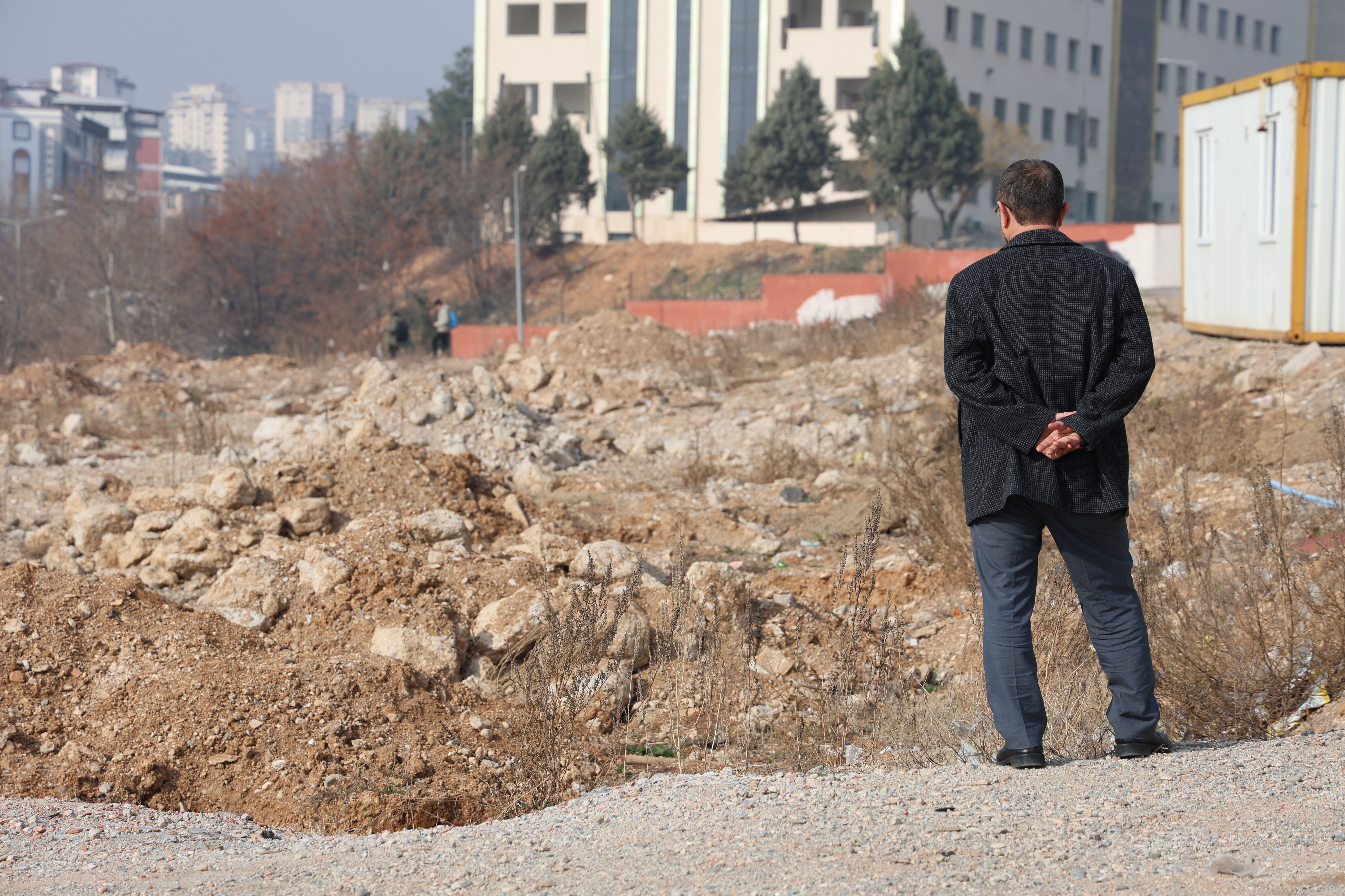 Depremde eşi ve kızlarını kaybeden imam anlattıklarıyla yürekleri dağladı Depremde eşi ve kızlarını kaybeden imam anlattıklarıyla yürekleri dağladı - 1. Resim