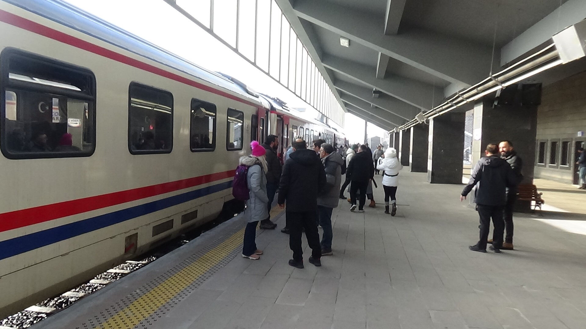 Doğu Ekspresi yoğunluğu! Herkes bu hattı tercih ediyor... Trenle gidip uçakla dönüyorlar Doğu Ekspresi yoğunluğu! Herkes bu hattı tercih ediyor... Trenle gidip uçakla dönüyorlar - 2. Resim