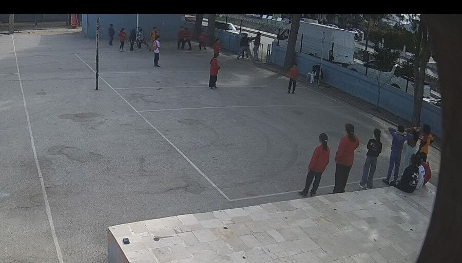 Düşerek kolunu kıran veli ve ağabeyi öğretmeni darp ederek burnunu kırdı - 1. Resim