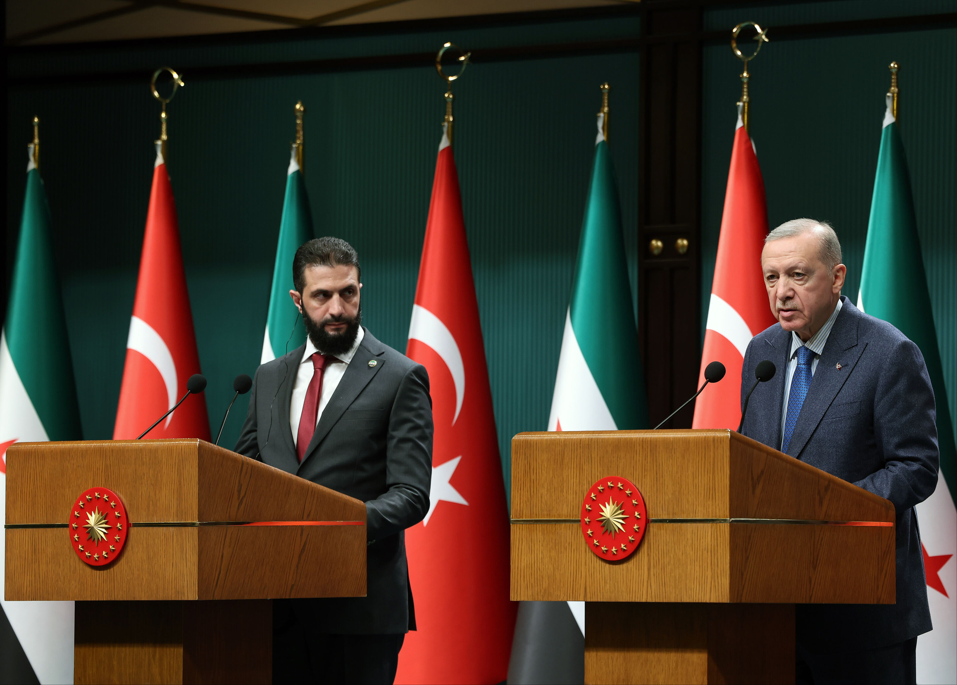 Erdoğan'dan Şara ile çok boyutlu iş birliği! Tarihî görüşmede stratejik kararlar alındı Erdoğan'dan Şara ile fikir birliği mesajı! Suriye'de terörün kökü kazınacak - 1. Resim